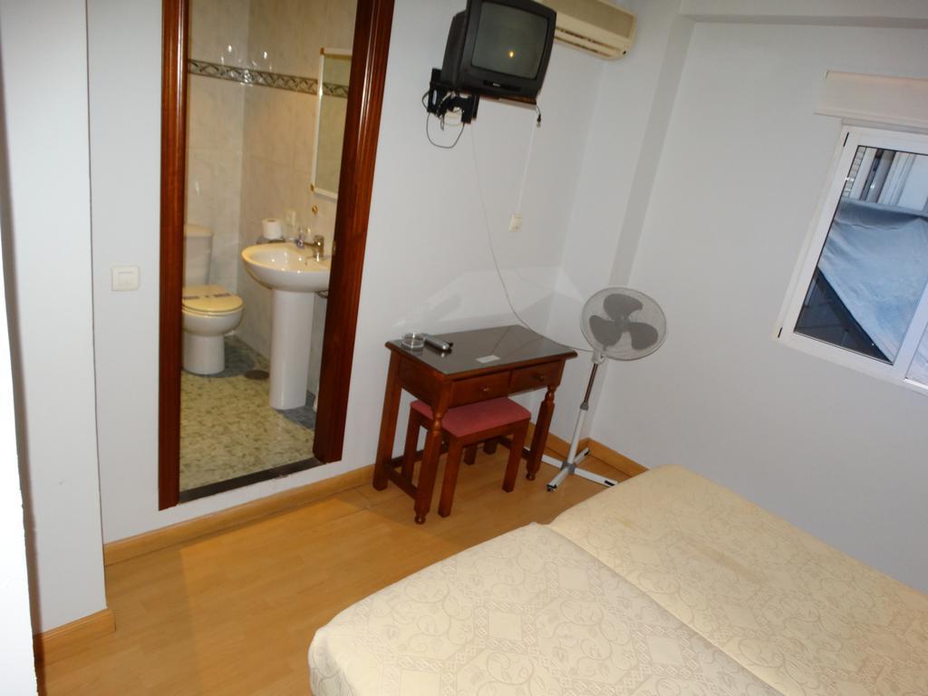 Hostal La Redonda Granada Exterior photo
