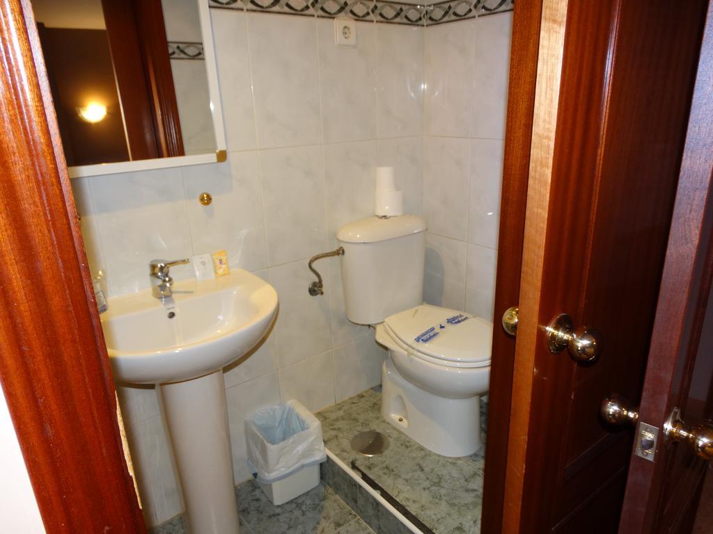 Hostal La Redonda Granada Exterior photo